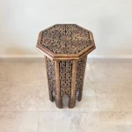 El Oyma Ceviz Ahşap Yan Sehpa 44x44x76 cm | Maraş El İşçiliği Dekoratif Sehpa Eskitme model