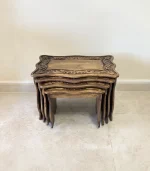 Maraş El Oyma 4’lü Servis Sehpası – 65x40x50 cm Ceviz Ahşap Zigon Sehpa Takımı