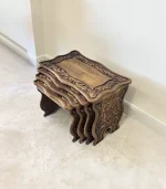 Maraş El Oyma 4’lü Servis Sehpası – 65x40x50 cm Ceviz Ahşap Zigon Sehpa Takımı - Görsel 2