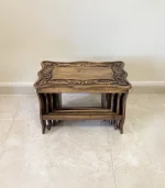 Maraş El Oyma 4’lü Servis Sehpası – 65x40x50 cm Ceviz Ahşap Zigon Sehpa Takımı - Görsel 4