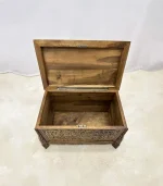 Maraş El Oyma Ceviz Çeyiz Sandığı -Ahşap Sandık– 68x40x48 cm | Sarmaşık Natural Model - Görsel 3