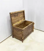 Maraş El Oyma Ceviz Ahşap Büyük Boy Çeyiz Sandığı – 95x50x60 cm | Sarmaşık Natural Model - Görsel 3