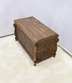 Maraş El Oyma Ceviz Ahşap Büyük Boy Çeyiz Sandığı – 95x50x60 cm | Sarmaşık Natural Model - Görsel 7