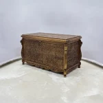Maraş El Oyma Ceviz Ahşap Çeyiz Sandığı – 95x50x60 cm Büyük Boy Sandık | Leyla Natural Model