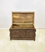 Maraş El Oyma Ceviz Ahşap Çeyiz Sandığı – 95x50x60 cm Büyük Boy Sandık | Aliye Eskitme Model - Görsel 4