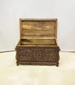 Maraş El Oyma Ceviz Ahşap Çeyiz Sandığı – 95x50x60 cm Büyük Boy Sandık | Aliye Eskitme Model - Görsel 5