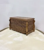 Maraş El Oyma Ceviz Ahşap Çeyiz Sandığı – 95x50x60 cm Büyük Boy Sandık | İstanbul Natural Model