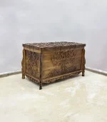 Maraş El Oyma Ceviz Ahşap Çeyiz Sandığı – 95x50x60 cm Büyük Boy Sandık | Hayat Ağacı Model - Görsel 2