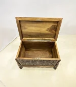 Maraş El Oyma Ceviz Ahşap Çeyiz Sandığı – 68x40x48 cm Orta Boy Sandık | Erva Eskitme Model - Görsel 5