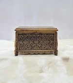 Maraş El Oyma Ceviz Ahşap Çeyiz Sandığı – 68x40x48 cm Orta Boy Sandık | Erva Eskitme Model - Görsel 8