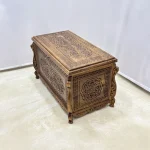 Maraş El Oyma Ceviz Ahşap Çeyiz Sandığı – 95x50x60 cm Büyük Boy Sandık | Papatya Natural Model