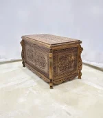 Maraş El Oyma Ceviz Ahşap Çeyiz Sandığı – 95x50x60 cm Büyük Boy Sandık | Papatya Natural Model - Görsel 2