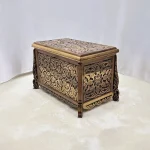 Maraş El Oyma Ceviz Ahşap Çeyiz Sandığı – Ahşap Sandık-68x40x48 Cm | Aliye Eskitme