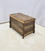 Maraş El Oyma Ceviz Ahşap Çeyiz Sandığı – Ahşap Sandık-68x40x48 Cm | Aliye Eskitme - Görsel 2