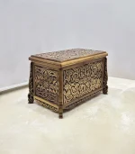Maraş El Oyma Ceviz Ahşap Çeyiz Sandığı – Ahşap Sandık-68x40x48 Cm | Aliye Eskitme - Görsel 5