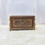 Maraş El Oyma Ceviz Çeyiz Sandığı – Ahşap Sandık - 95x50x60 Cm | Papatya Eskitme