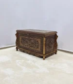 Maraş El Oyma Ceviz Çeyiz Sandığı – Ahşap Sandık - 95x50x60 Cm | Papatya Eskitme - Görsel 2