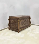 Maraş El Oyma Ceviz Çeyiz Sandığı – Ahşap Sandık - 95x50x60 Cm | Papatya Eskitme - Görsel 5