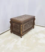 Maraş El Oyma Ceviz Çeyiz Sandığı – Ahşap Sandık - 95x50x60 Cm | Papatya Eskitme - Görsel 6