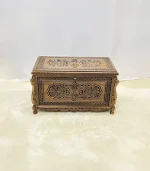 Maraş El Oyma Ceviz Çeyiz Sandığı – Ahşap Sandık - 95x50x60 Cm | Papatya Eskitme - Görsel 8