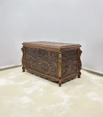 Maraş El Oyma Ceviz Ahşap Çeyiz Sandığı – 95x50x60 Cm Büyük Boy Ahşap Sandık | Ece Eskitme - Görsel 5