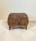 Maraş El Oyma Ceviz Ahşap Çeyiz Sandığı – 50x32x40 cm | Hayat Ağacı Bombeli Model