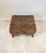 Maraş El Oyma Ceviz Ahşap Çeyiz Sandığı – 50x32x40 cm | Hayat Ağacı Bombeli Model - Görsel 2