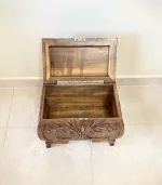 Maraş El Oyma Ceviz Ahşap Çeyiz Sandığı – 50x32x40 cm | Hayat Ağacı Bombeli Model - Görsel 5