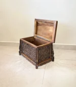 Maraş El Oyma Ceviz Ahşap Çeyiz Sandığı – 50x30x30 cm | Sarmaşık Eskitme Model - Görsel 7