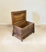 Maraş El Oyma Ceviz Ahşap Çeyiz Sandığı – 50x30x30 cm | Erva Natural Model - Görsel 4