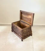 Maraş El Oyma Ceviz Ahşap Çeyiz Sandığı – 50x30x30 cm | Erva Natural Model - Görsel 6