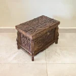 Maraş El Oyma Ceviz Ahşap Çeyiz Sandığı – 50x32x37 cm | Hayat Ağacı Model
