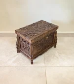 Maraş El Oyma Ceviz Ahşap Çeyiz Sandığı – 50x32x37 cm | Hayat Ağacı Model
