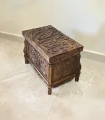 Maraş El Oyma Ceviz Ahşap Çeyiz Sandığı – 50x32x37 cm | Hayat Ağacı Model - Görsel 5