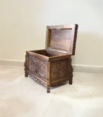 Maraş El Oyma Ceviz Ahşap Çeyiz Sandığı – 50x32x37 cm | Hayat Ağacı Model - Görsel 6