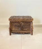 Maraş El Oyma Ceviz Ahşap Çeyiz Sandığı – 50x32x37 cm | Hayat Ağacı Model - Görsel 8