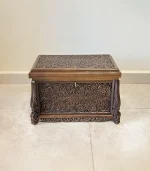 Maraş El Oyma Ceviz Ahşap Çeyiz Sandığı – 50x30x30 cm | Ece Eskitme Model - Görsel 8