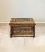 Maraş El Oyma Ceviz Ahşap Çeyiz Sandığı – 50x30x30 cm | Papatya Eskitme Model