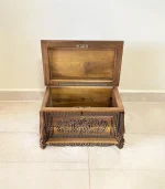 Maraş El Oyma Ceviz Ahşap Çeyiz Sandığı – 50x30x30 cm | Papatya Eskitme Model - Görsel 2