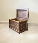 Maraş El Oyma Ceviz Ahşap Çeyiz Sandığı – 50x30x30 cm | Papatya Eskitme Model - Görsel 7